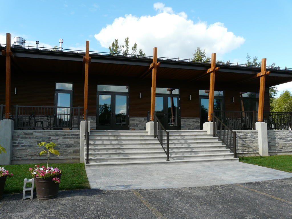 Auberge Des Gallant Rigaud Εξωτερικό φωτογραφία
